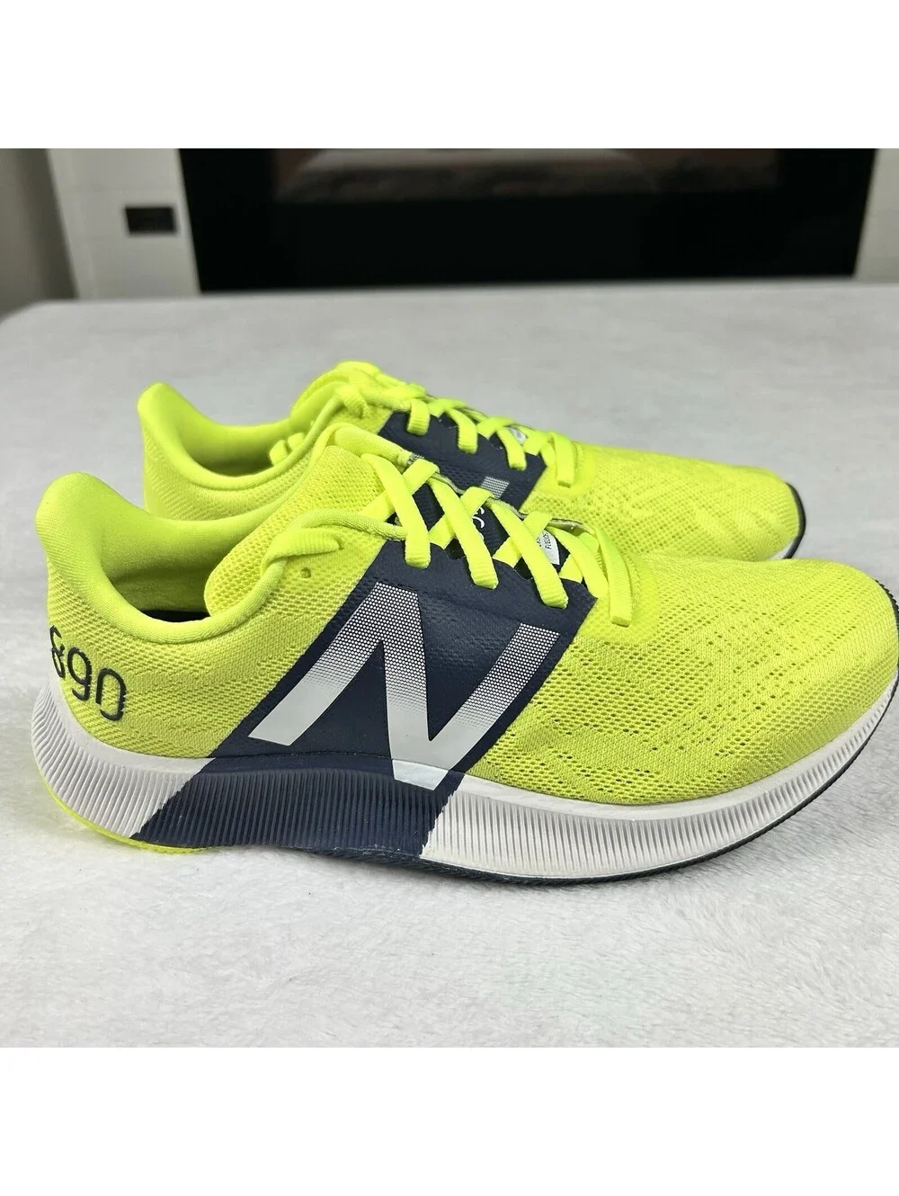 New Balance Women’s 890 V8 Running Shoes Size 7.5 Neon Yellow Walking Sneakers